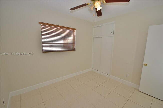 Building Photo - 481 W 55th Pl