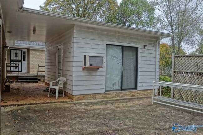 Building Photo - 209 Winthrop Dr SW