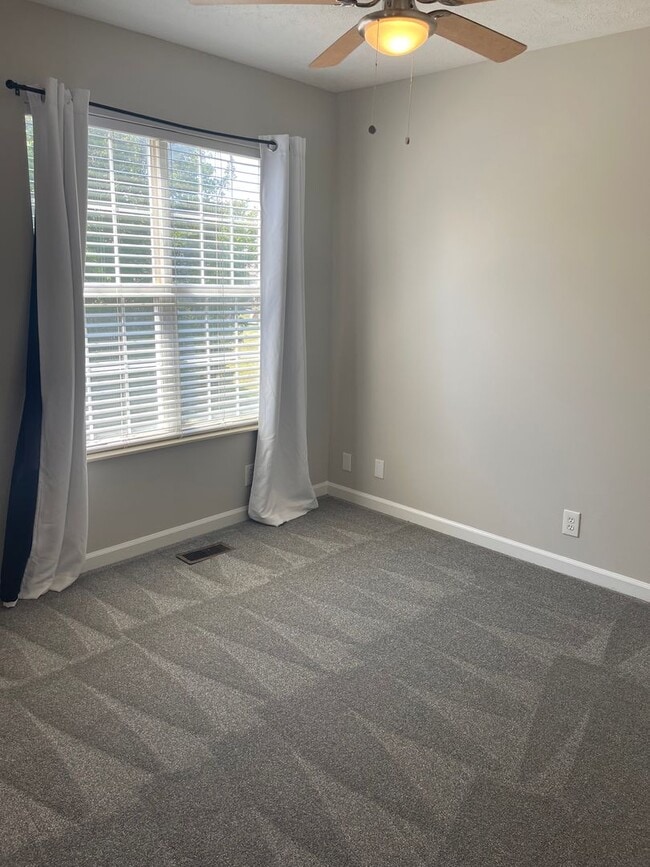 Building Photo - 3 Bed 2 Bath Home North Nashville