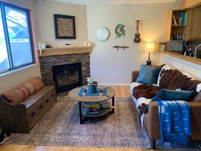 Living Room w/Instruments & Games! - 356 S Taft Ct