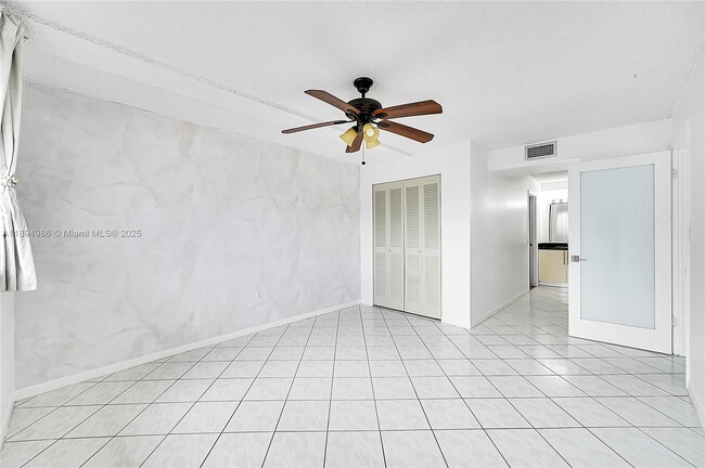 Building Photo - 7150 Indian Creek Dr