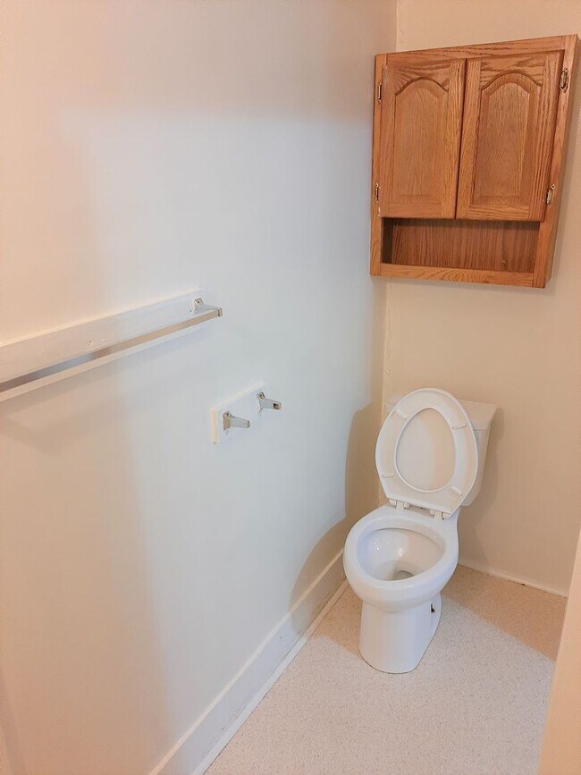 Building Photo - 222 Pleasant St