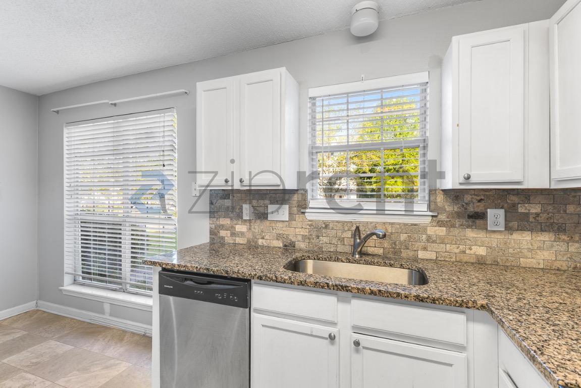 Building Photo - 922 Treasure Pl SW