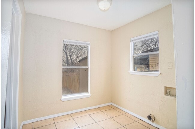 Building Photo - Don't Miss This Relaxing 3BR/1BA Home Near...