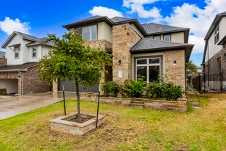 Building Photo - 2916 Zelma Dr