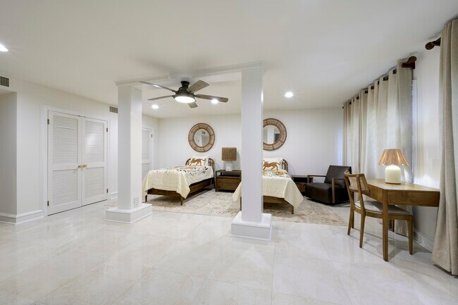 Building Photo - 1125 N Flagler Dr