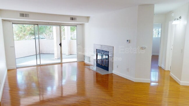 Building Photo - 7223 Camino Degrazia