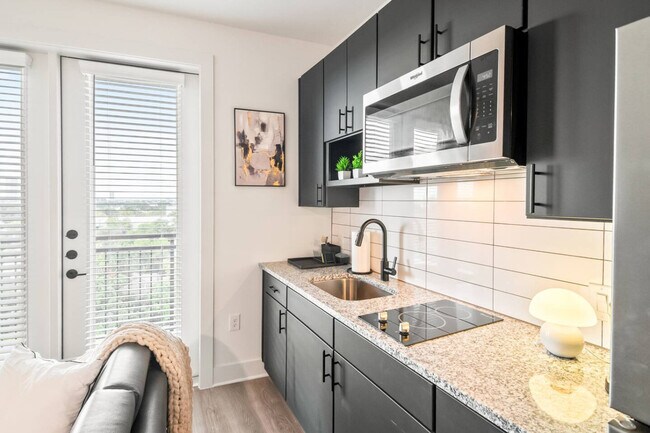 Building Photo - 701 Richmond Ave.