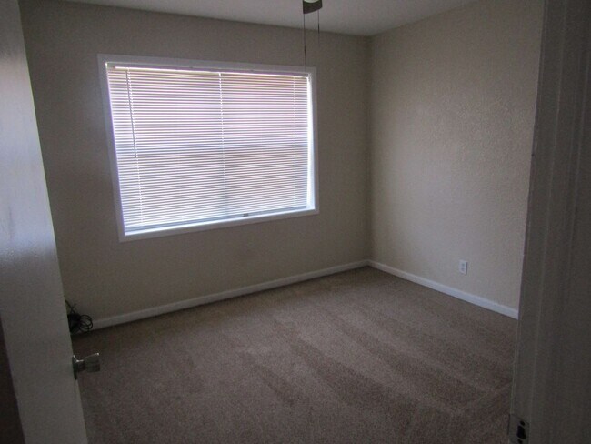 Building Photo - 1306 Garth Dr