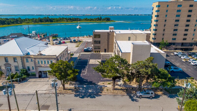 Building Photo - 812 Shepard St