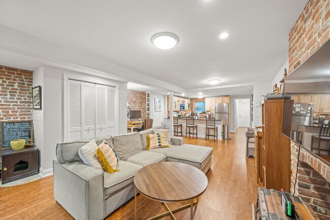 Primary Photo - 194 Washington St