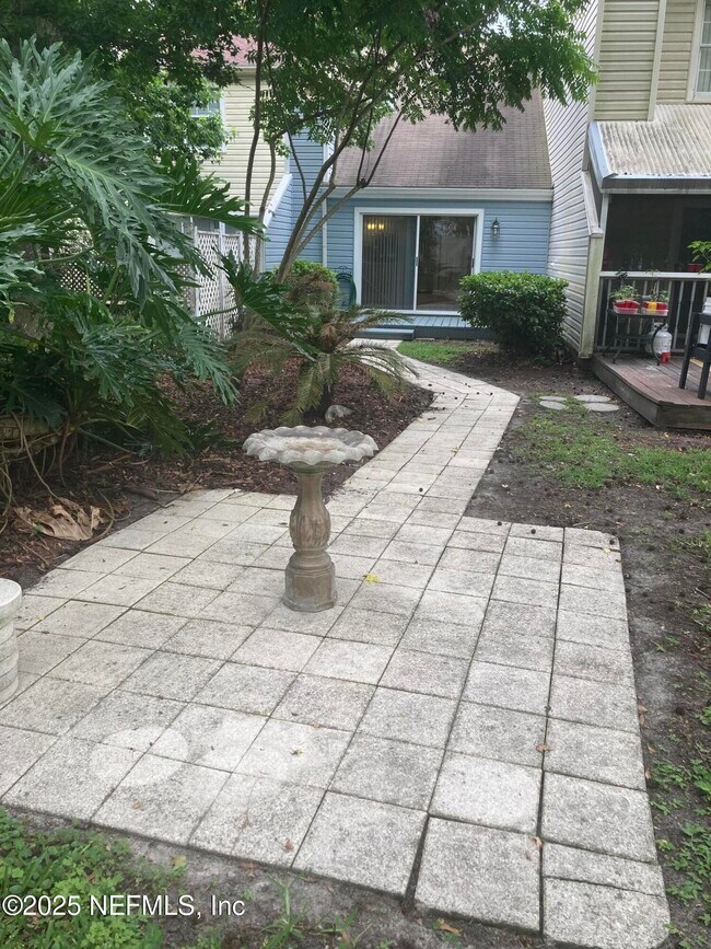 Building Photo - 8596 Sturbridge Cir W
