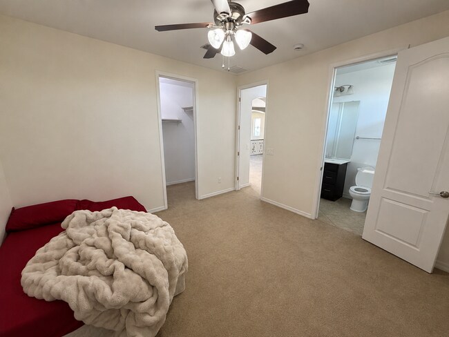 Building Photo - 2595 E Ebony Dr