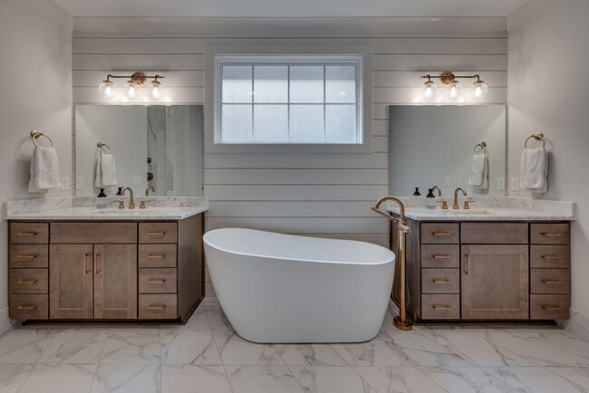 Building Photo - **Newly constructed beautiful home - locat...
