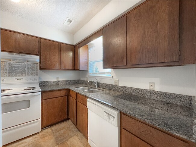 Building Photo - 4114 N Sunflower Cir