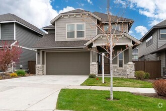 Building Photo - Spectacular home on Bend's Eastside