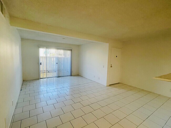 Building Photo - Charming 2-Bedroom, 1.75-Bathroom Unit with Garage, Patio & Community Amenities!