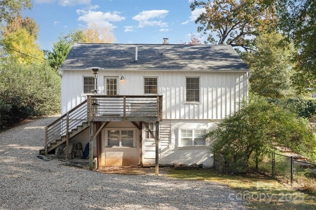 Building Photo - 542 Iverson Way