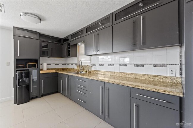 Building Photo - 3208 N Westgate Dr