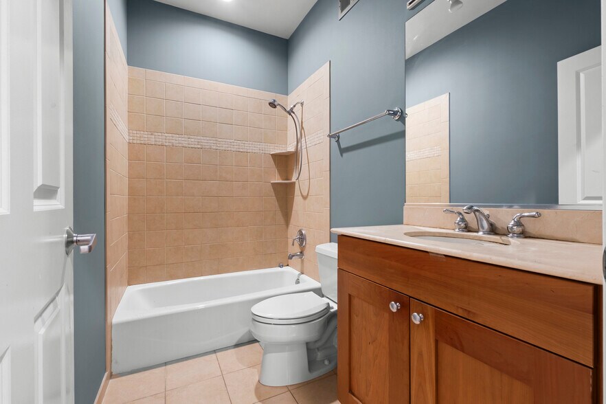 Building Photo - 1355 W Washington Blvd