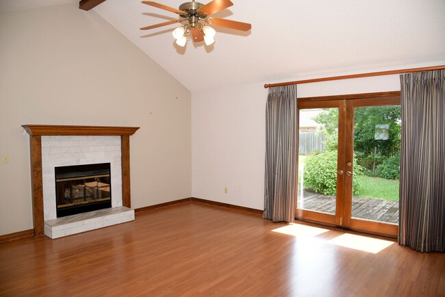 Building Photo - 3 Bedroom in Bluewater Bay!