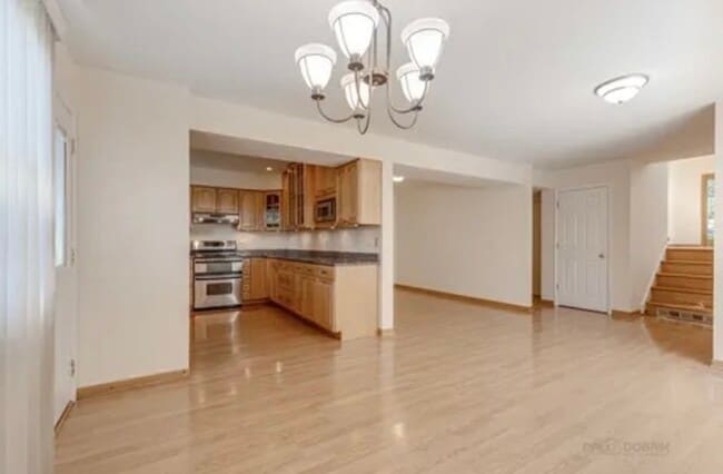 Building Photo - 315 E Valley Ln