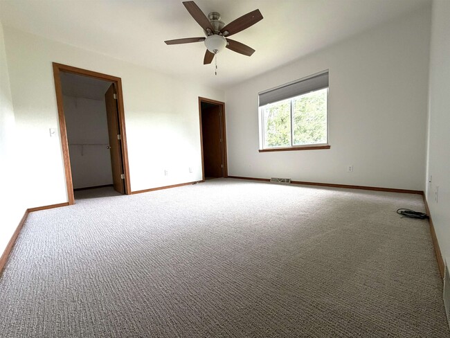 Building Photo - 1217 Glacier Hill Dr