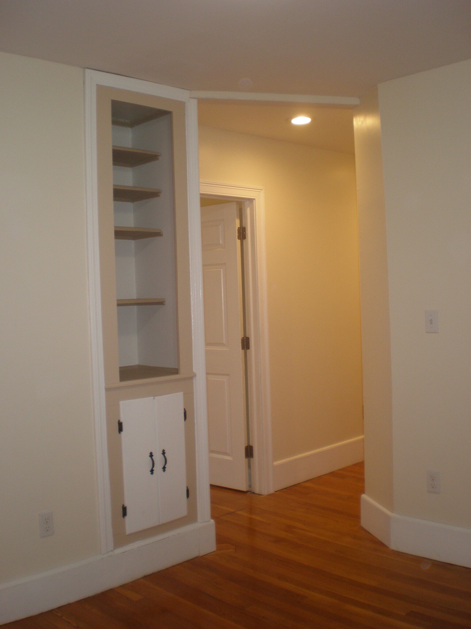 Middle Room - 351 Essex St
