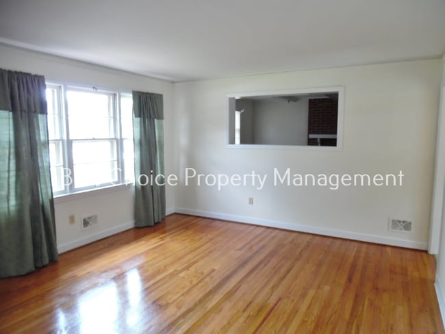 Building Photo - 205 Le Ann Dr