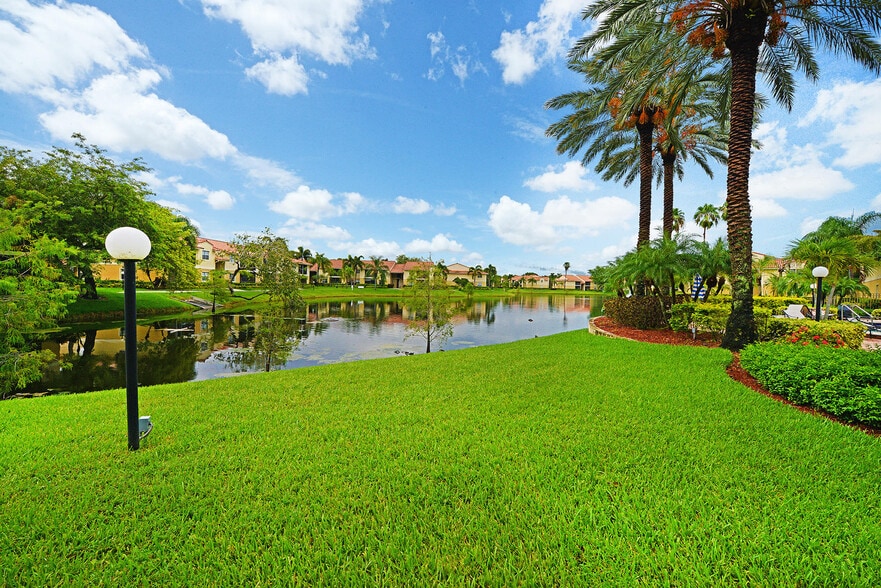 Building Photo - 1239 SW 46th Ave