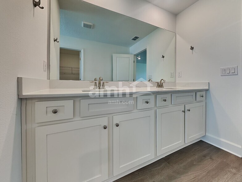 Building Photo - 37777 Dusty Saddle Ln