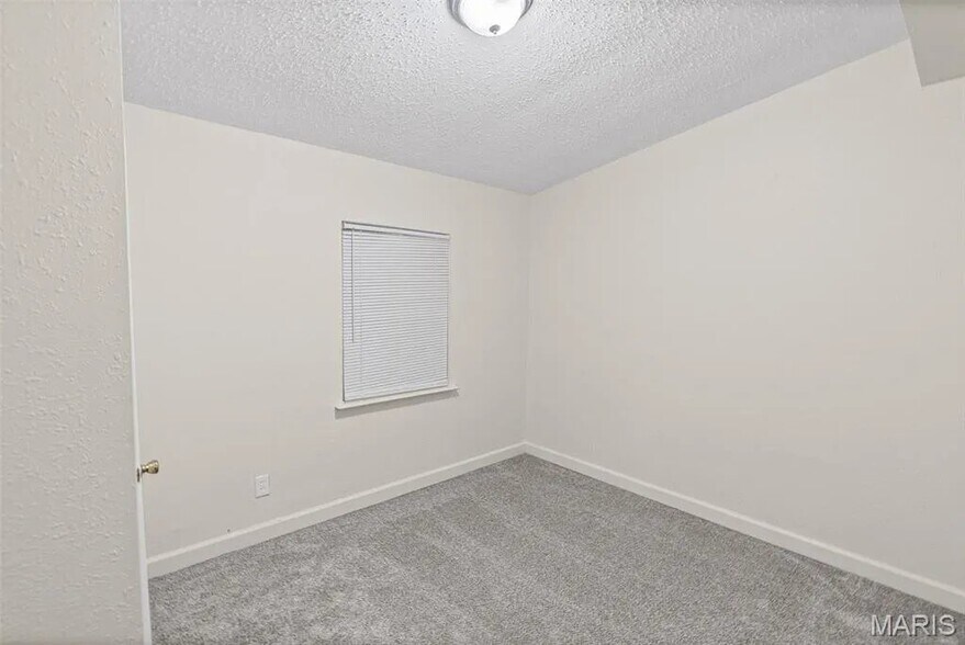 Building Photo - 502 St Thomas Ln