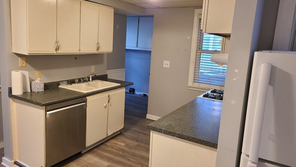 Kitchen w Dishwasher - 501 Massabesic St
