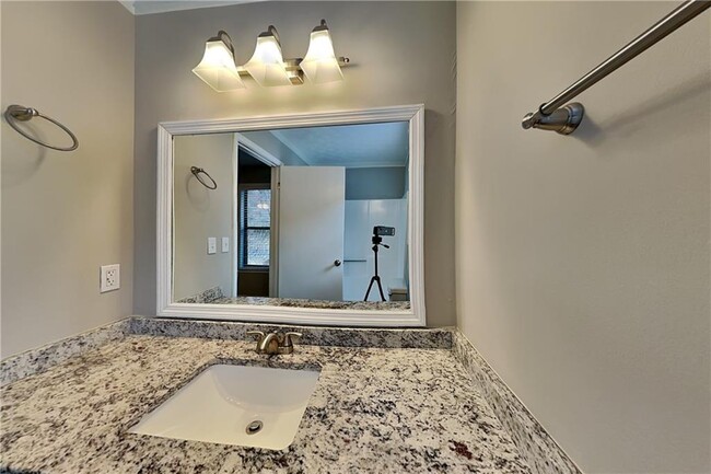 Building Photo - 2291 Carousel Ct