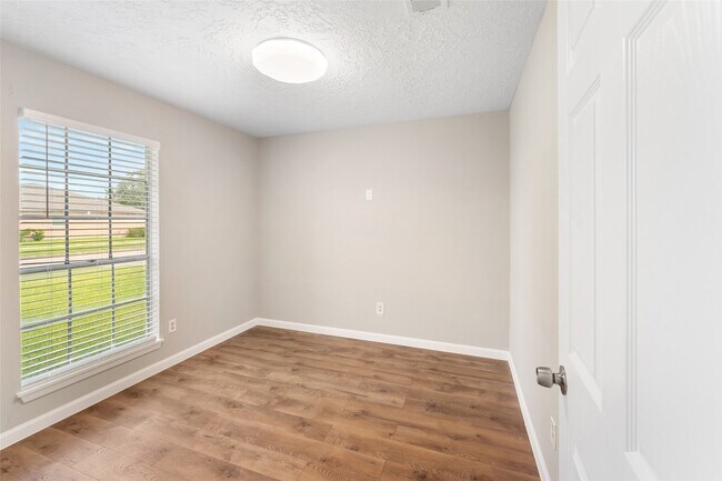 Building Photo - 2327 Rittenmore Dr