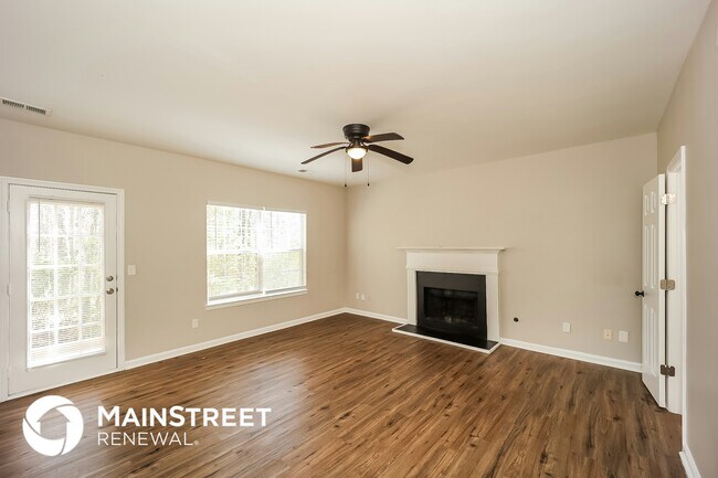 Building Photo - 220 Cinnamon Oak Cir