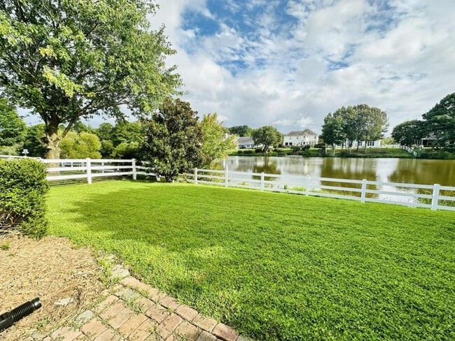 Building Photo - 3249 Fayette Dr