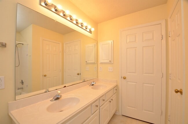 Building Photo - 1218 Irish Mist Ct