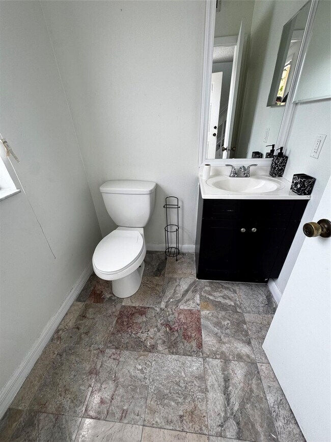 Building Photo - 5200 NW 31st Ave