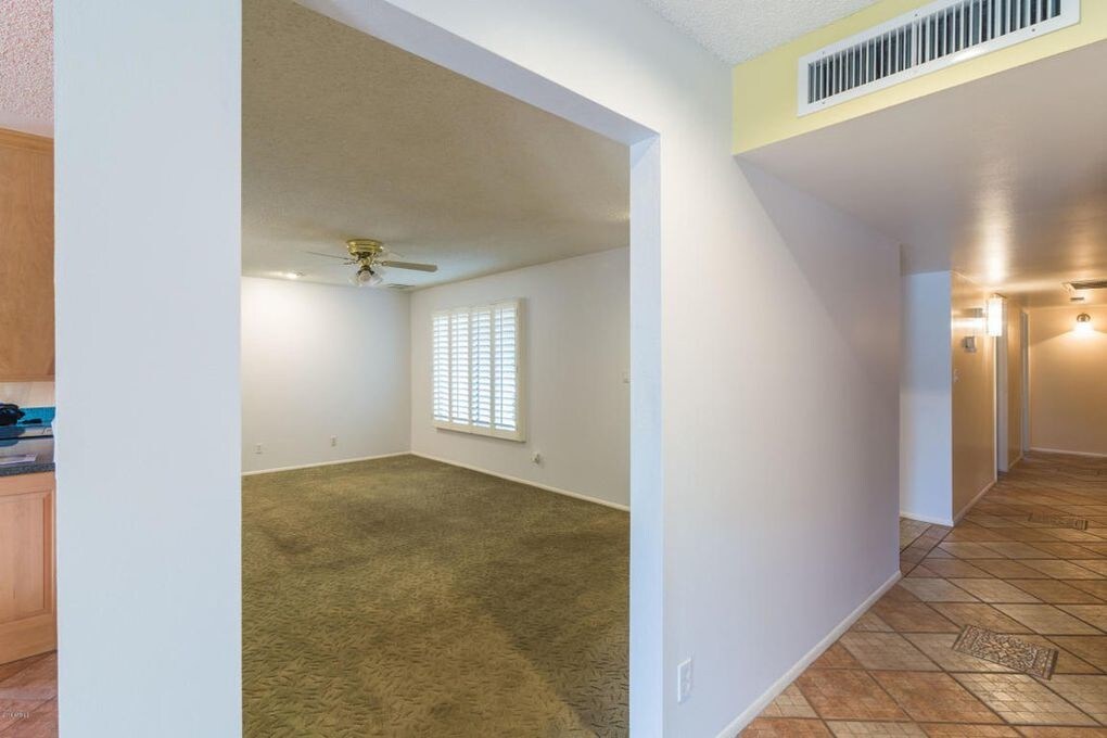 Building Photo - 1113 E Balboa Dr