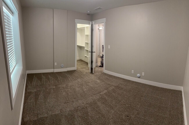 Building Photo - 387 Saddle Rock Ln