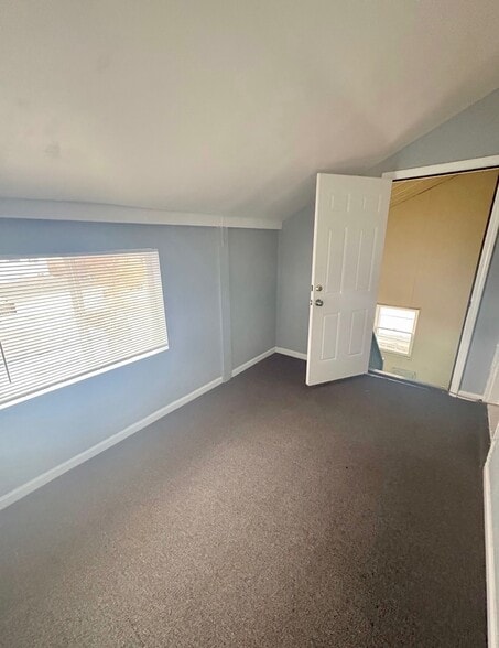 Primary Photo - 9752 S Avenue J