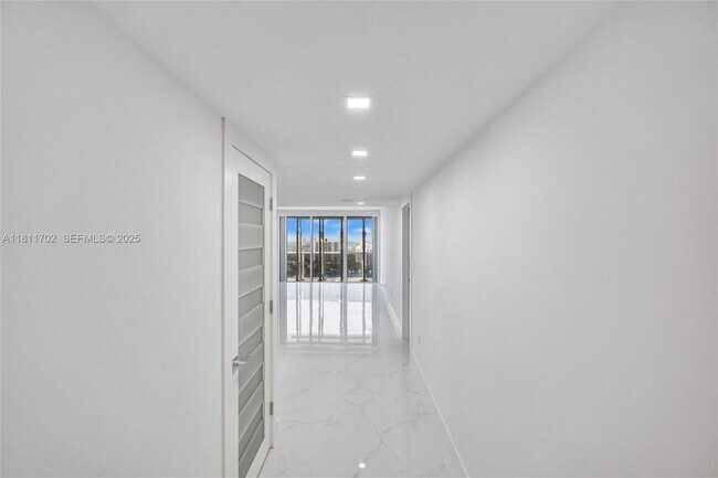 Building Photo - 3625 N Country Club Dr