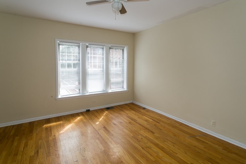 Building Photo - 629 W Barry Ave