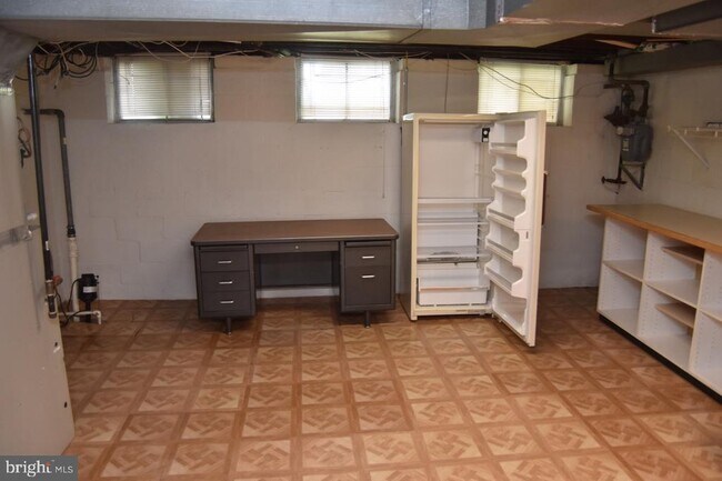 Building Photo - 6820 Cherokee Dr