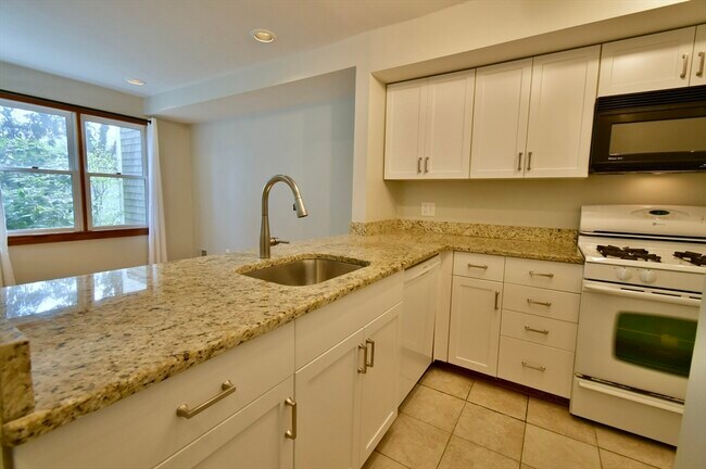 Building Photo - 39A Bellis Cir