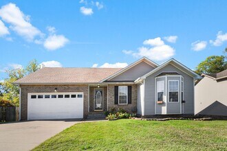 Building Photo - Dog Friendly Three Bedroom!