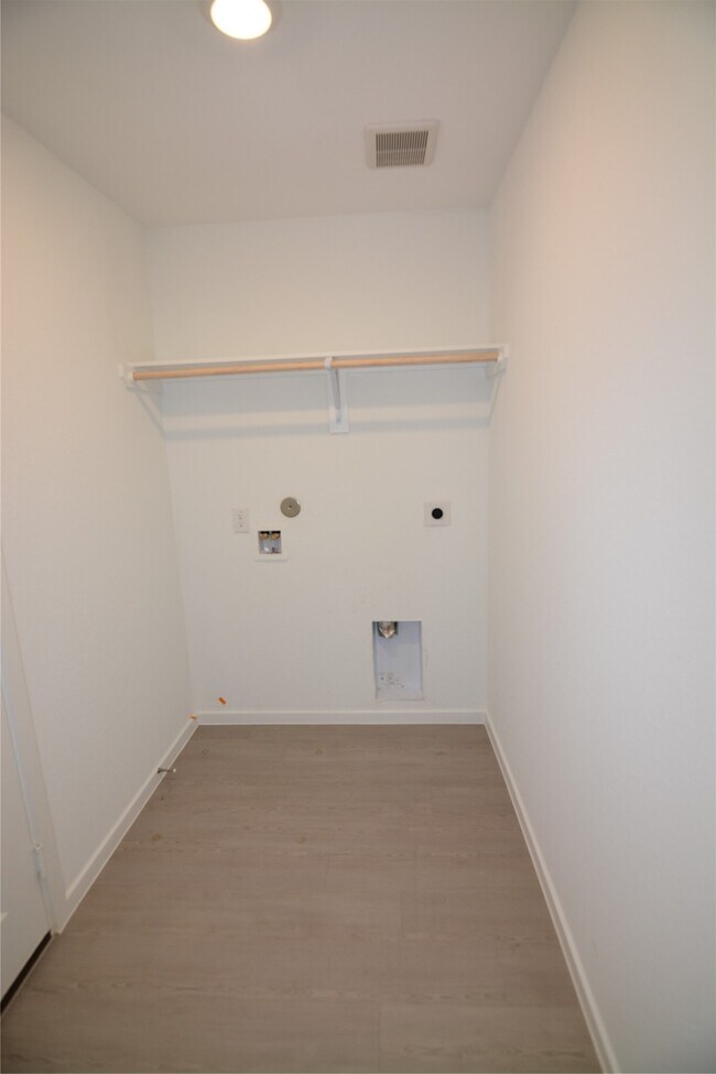 Building Photo - 26926 Dalmatian Bellflower Dr
