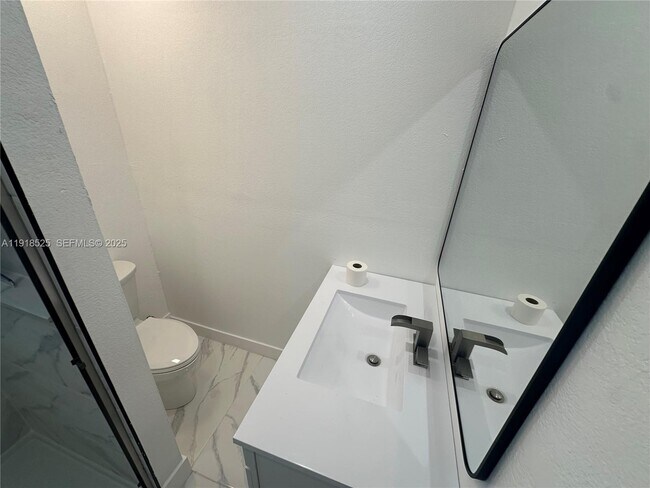 Building Photo - 1308 NW 13th Ct