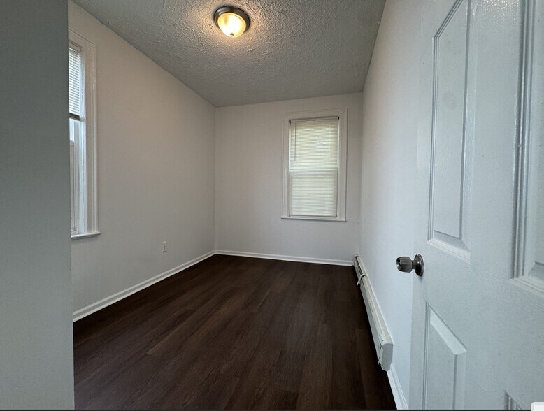 Building Photo - 138 Woodlawn Ave